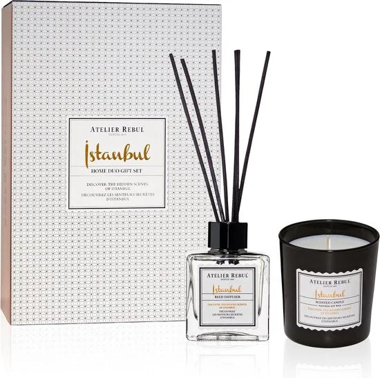 Atelier Rebul Istanbul Luxury Home Geschenkset - Geurstokjes (120ml) + Geurkaars (210g) - Houtig & Kruidige Geur - Cadeau voor Vrouw - Cadeau voor Man