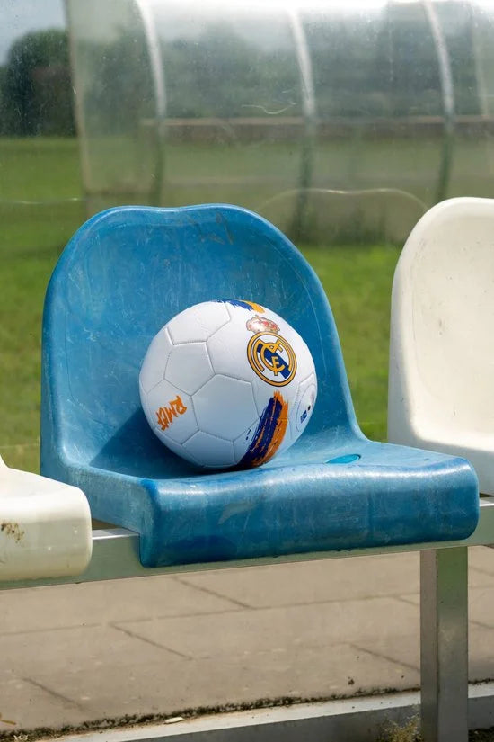 Real Madrid Voetbal - Maat 5 - Buitenspeelgoed - Real Madrid Fanshop - La Liga - 100% PVC - Ballen - Sport & Spel - Kinderen