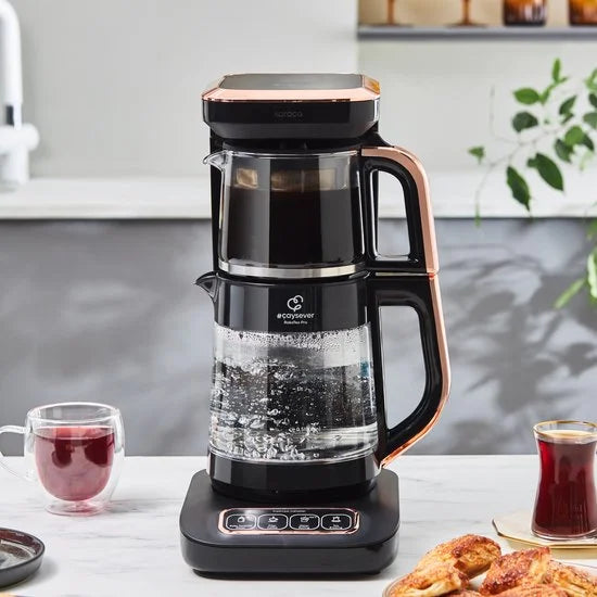 Karaca Çaysever Robotea Pro - 4 in 1 Sprekend Automatisch Theezetapparaat met Glas, Waterverwarmer en Filter Koffiezetapparaat 2500W - Zwart Koper